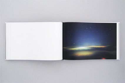 Titel: Fluoreszierende Nebelmeere / Fluorescent Seas of Fog; Inventarnummer: P-35